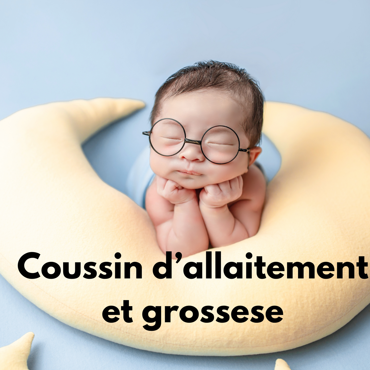 bébé sur un coussin d'allaitement